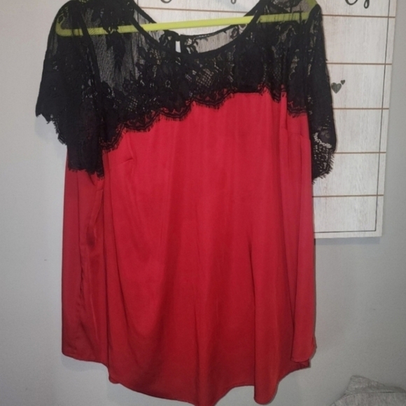 LIKE NEW TORRID Lace Inset Satin Blouse size 2 - Picture 3 of 5
